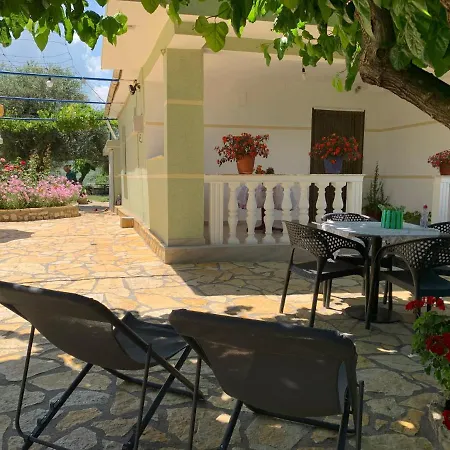 בית הארחה Vjosa