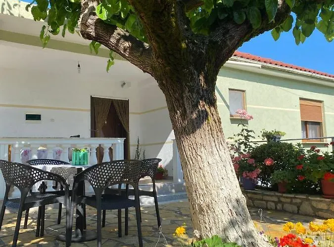 בית הארחה Vjosa