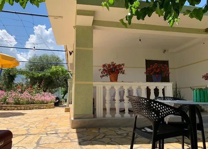 Vjosa בית הארחה 3*